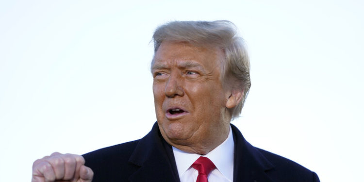 ترامب سيبقى إلى جانب (الفيل)