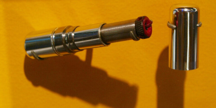 مزاد علني في الولايات المتحدة لبيع أدوات وأسلحة يُزعم أنها للـ”كي جي بي” السوفيتية