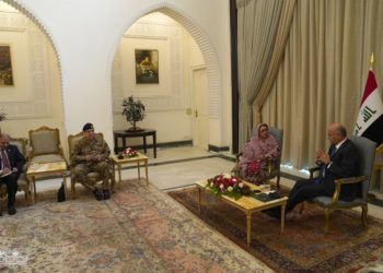 رئيس الجمهورية يلتقي وزير الإنتاج الحربي الباكستاني