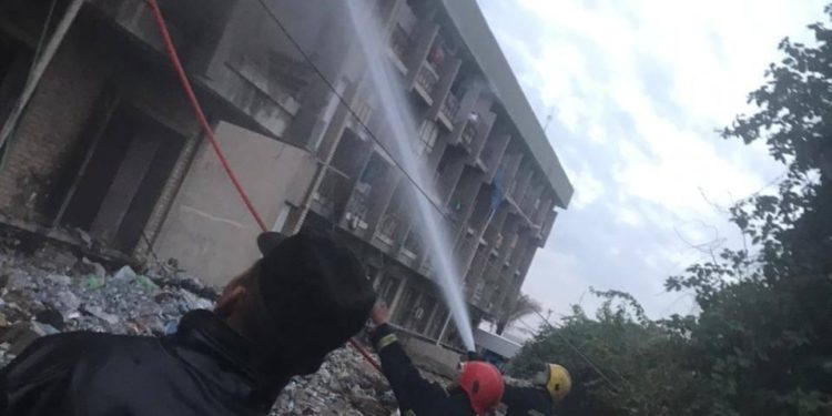 حريق يندلع داخل مقر افواج طوارئ بغداد .. يخمده  ” الدفاع المدني “