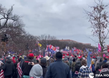 احتشاد عشرات الآلاف من أنصار ترامب وسط واشنطن