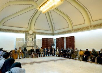 الكاظمي .. يستقبل عوائل شهداء ساحة الطيران (كفى مزايدات واستغلال لمشاعر الناس)