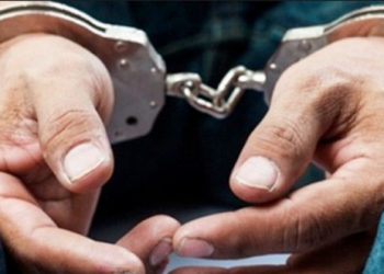 اعتقال 5 مروجين للمخدرات وضبط ’مسدس تركي’