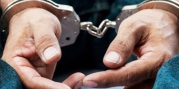 اعتقال 5 مروجين للمخدرات وضبط ’مسدس تركي’
