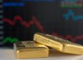 انخفاضا في أسعار الذهب مع ارتفاع الدولار