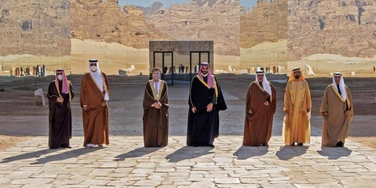 الإمارات تعلن إعادة فتح “كافة المنافذ” مع قطر