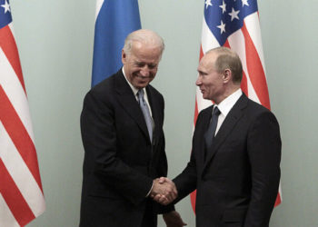 خبير أمريكي ينصح الإدارة الجديدة بقيادة بايدن بإعادة التفكير في العلاقة مع روسيا