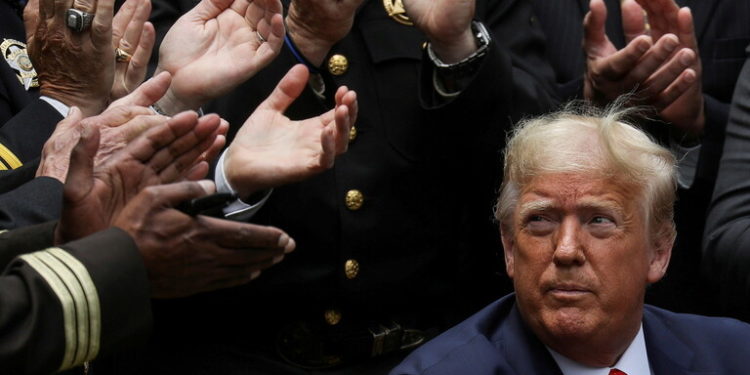 كيف سيغادر ترامب البيت الأبيض قبل دخول بايدن؟