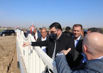 وزير الموارد المائية يفتتح ثلاثة جسور للسيارات في محافظة بابل