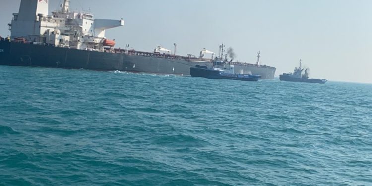 صور: القوة البحرية العراقية ’تحرز تقدماً’ في مسرح ناقلة النفط الملغومة