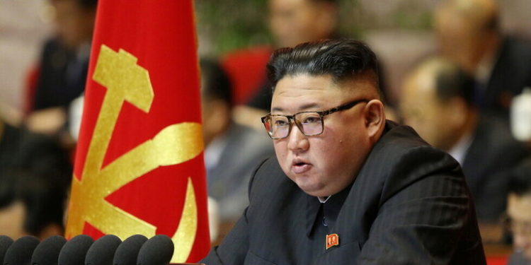زعيم كوريا الشمالية يعلن إكمال تصنيع وتطوير غواصة نووية