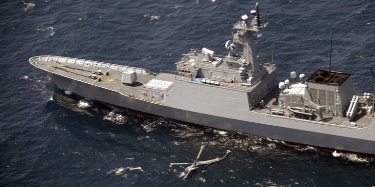 مصادر .. سيئول تحرك سفينة حربية بعيدا عن مضيق