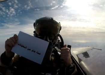 طيار عراقي ينشر صور في الجو اثناء الاستعراض العسكري