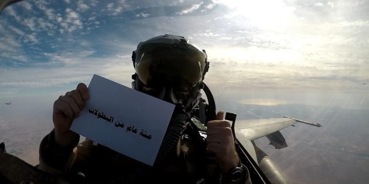طيار عراقي ينشر صور في الجو اثناء الاستعراض العسكري