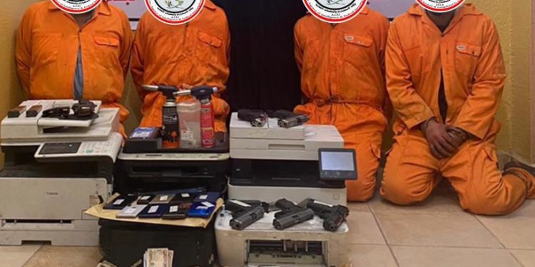 القبض على عصابة مختصة بتزوير العملة