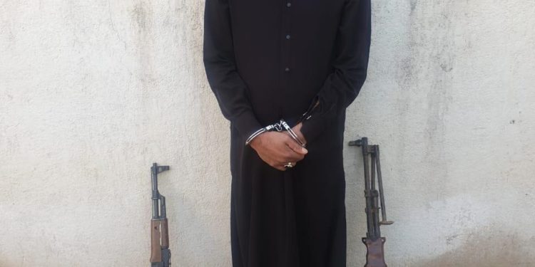 رئيس أكبر عصابة مع سلاحه.. قتل 12 شخصاً  “شرطة ميسان “