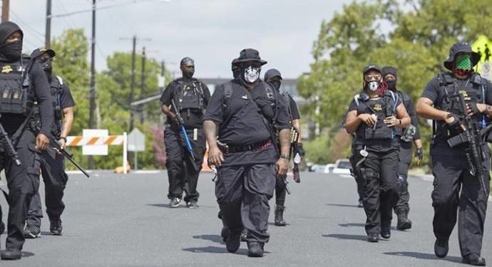 تظاهرة مسلحة أمام كونغرس “أوستن” بولاية تكساس الأمريكية