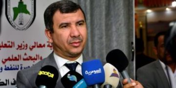 وزير النفط العراقي .. ويكشف عن طلب إلى أوبك