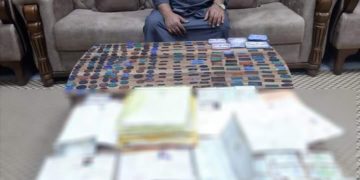 مزور بحوزته ( أختام ووثائق مزورة ) تم القبض عليه في بغداد