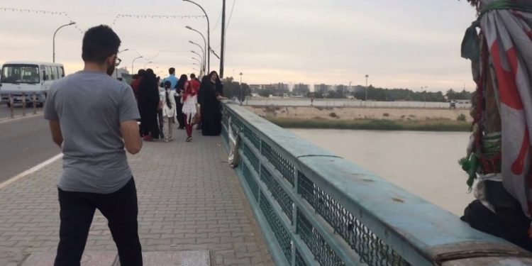 إنقاذ فتاة حاولت الانتحار من على جسر في بغداد