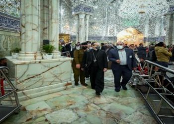 وفد الفاتيكان يزور مرقد الامام علي (ع)