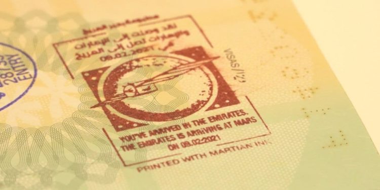 مطارات دبي تفاجئ المسافرين “بختم المريخ ” الخاص جدا, (صور)