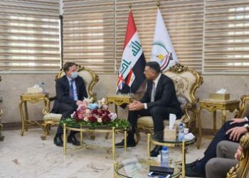 محافظ البصرة يبحث مع السفير البريطاني فرص الاستثمار والتجارة