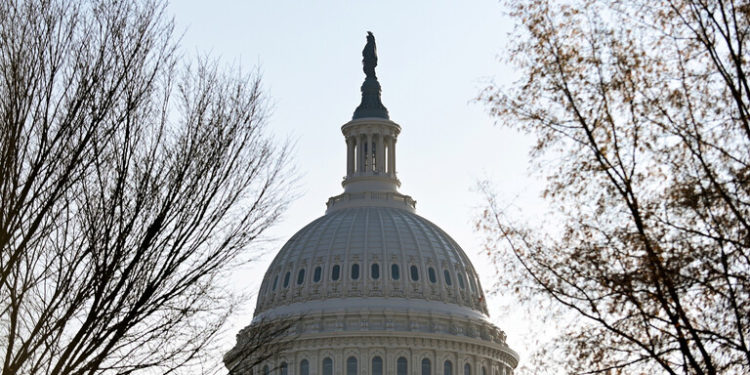 أعضاء في الكونغرس الأمريكي يتقدمون بمشروع قرار لفرض عقوبات ضد “مسؤولين روس”