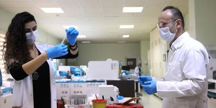 باحثون أتراك يتوصلون إلى علاج غير جراحي لالتهاب الثدي