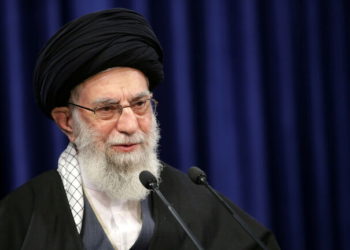 خامنئي يحدد شرط إيران “غير القابل للنقاش” للعودة إلى الاتفاق النووي