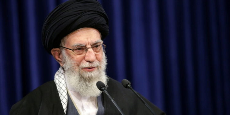 خامنئي يحدد شرط إيران “غير القابل للنقاش” للعودة إلى الاتفاق النووي