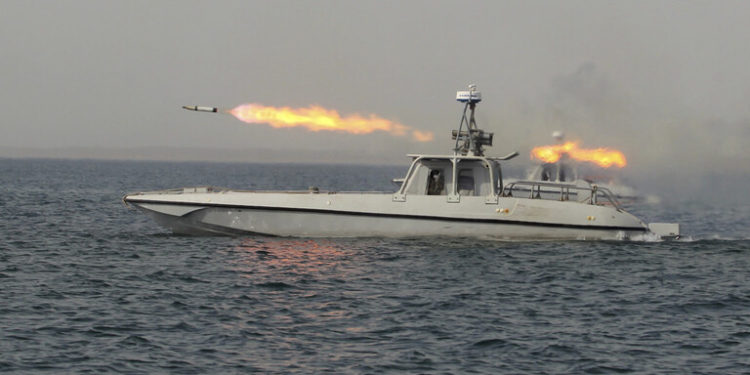 القوات البحرية في الحرس الثوري الإيراني تتزود بأكثر من 330 قارب محلي الصنع