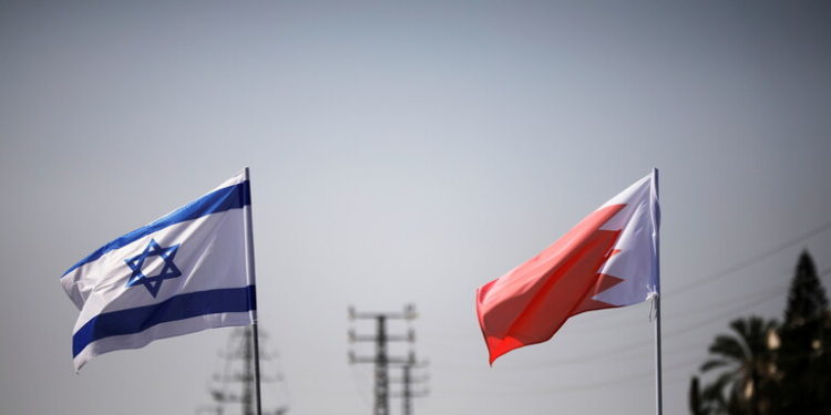 ولي عهد البحرين ونتنياهو يؤكدان أهمية مشاركة دول المنطقة في أي محادثات بشأن الملف النووي الإيراني