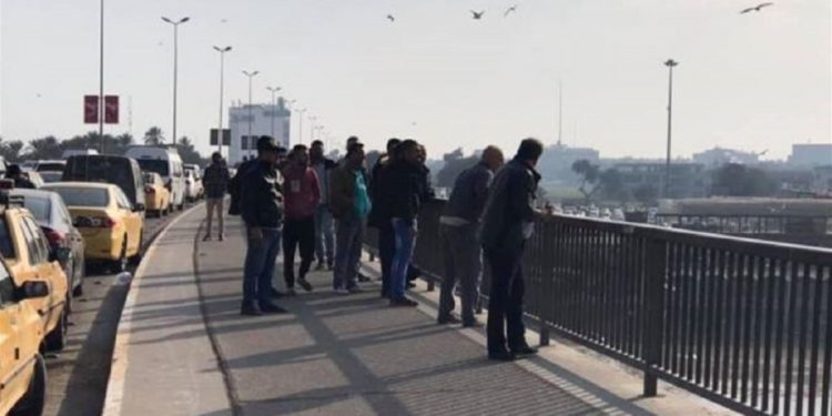 فتاة حاولت رمي نفسها  من اعلى جسر الجادرية, تم انقاذها