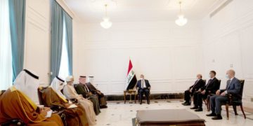 الكاظمي يستقبل الأمين العام لمجلس التعاون الخليجي  والتأكيد على “سعي العراق لتمتين علاقاته مع دول مجلس التعاون الخليجي”