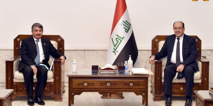 المالكي يلتقي سفير الكويت و”يثمن” مواقف دول مجلس التعاون الخليجي ازاء العراق