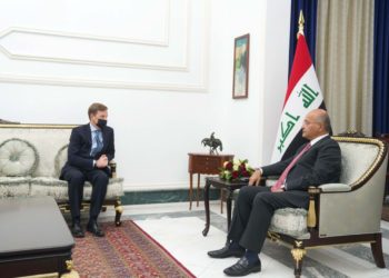 رئيس الجمهورية للسفير البريطاني .. ماضون قدما في تعزيز سلطة الدولة .