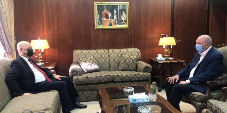 سفير العراق في عمان يؤكد اهمية تنمية العلاقات والشراكة بين البلدين