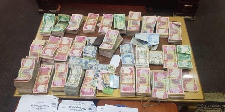 القبض على امرأة سرقت 90 مليون دينار من دار سكنية .