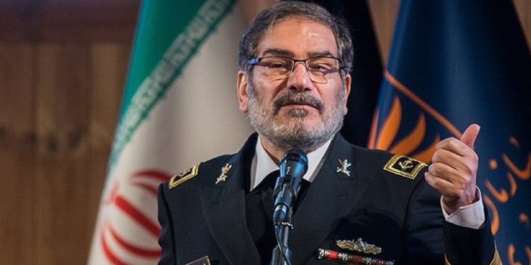 شمخاني لوزير الخارجية … تواجد القوات الأميركية سبب أزمات المنطقة