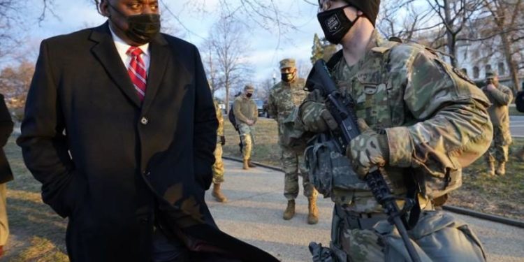 وزير الدفاع الاميركي الجديد يتخلص من مؤيدي ترامب في البنتاغون