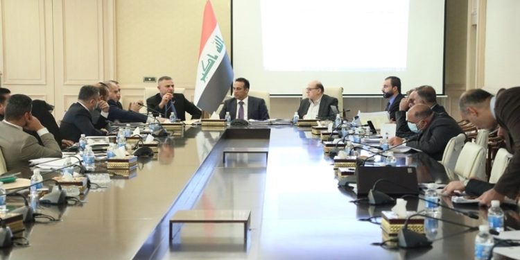 تخفيض نسبة العجز في الموازنة “دون المساس” بالرواتب (البرلمان يؤكد)