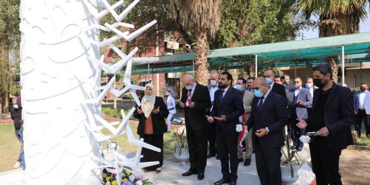 افتتاح نصب يخلد تفجير الجامعة المستنصرية عام 2007