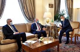اجتماع طارئ و مباحثات مسبقة بين الوزير فؤاد حسين وأحمد ابو الغيط