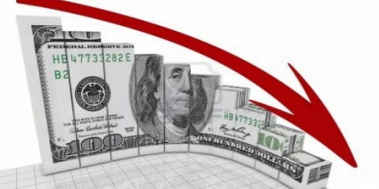 هبوط سعر الدولار عالمياً