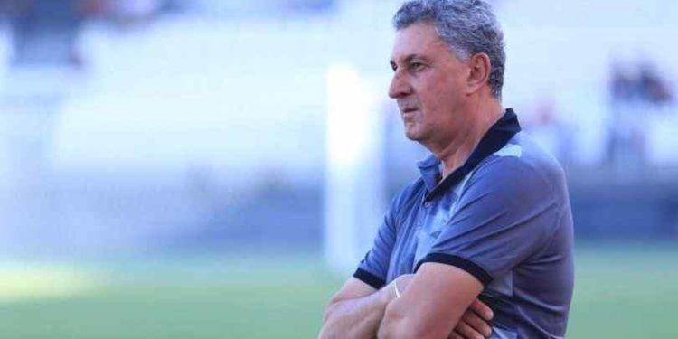 مدرب الطلبة … الخسارات الأخيرة إلى “سوء الطالع”