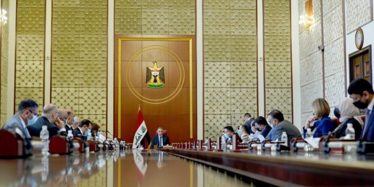 الكاظمي يعلن تجاوز مرحلة الانهيار الاقتصادي