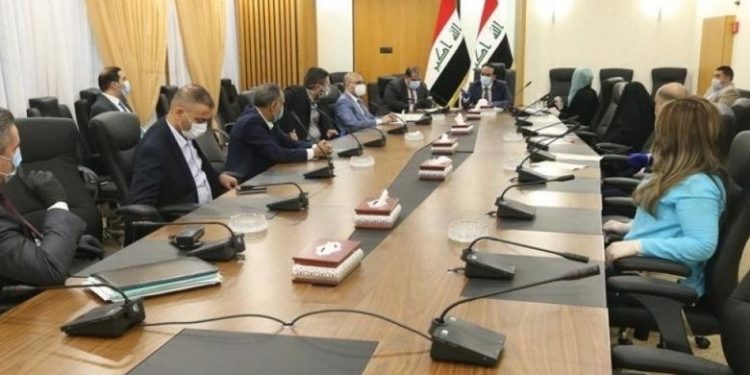 اجتماع للجنة المالية “حضور 9 من كبار المسؤولين في الحكومة”