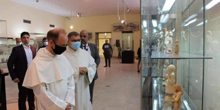 معرض للمخطوطات المسيحية في بغداد يفتتحه البابا