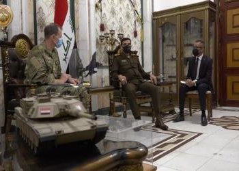 رئيس أركان الجيش يلتقي مع قائد بعثة (الناتو) في العراق